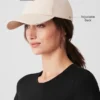 Satynowa czapka Off-Duty – kremowa