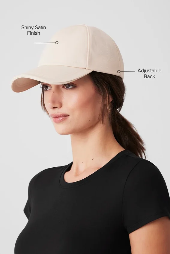 Satynowa czapka Off-Duty – kremowa