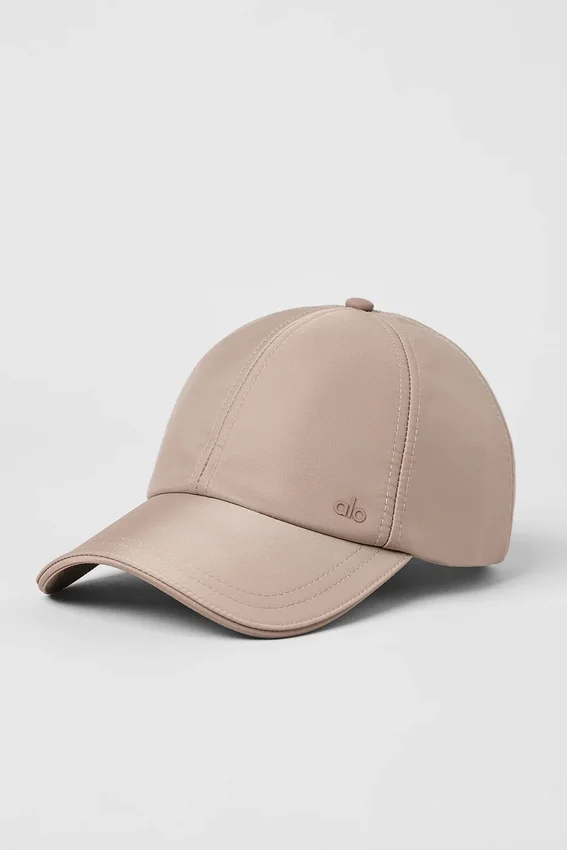 Satynowa czapka Off-Duty – taupe Satyna