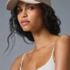 Satynowa czapka Off-Duty – taupe Satyna