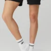 Skarpetki unisex typu „half-crew” w stylu retro – białe/czarne