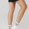 Skarpetki unisex typu „half-crew” w stylu retro – białe/czarne