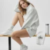 Skarpetki unisex typu „half-crew” w stylu retro – biały melanż/szary