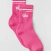 Skarpetki unisex typu „half-crew” w stylu retro – rajski róż/biały