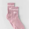 Skarpety unisex typu „half-crew” w stylu retro – Vintage Pink/White