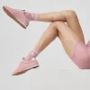 Skarpety unisex typu „half-crew” w stylu retro – Vintage Pink/White