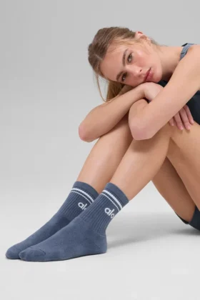 Skarpety unisex z półwysoką cholewką w stylu retro – kolor Bluestone/biały
