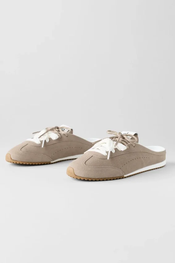 Sneakersy Mules Alo Sunset – kolor Gravel