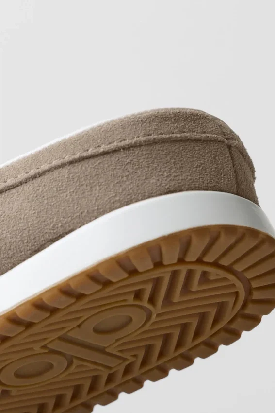 Sneakersy Mules Alo Sunset – kolor Gravel