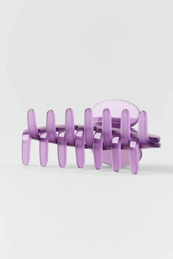 Spinka typu „claw” w stylu lat 90. – „Plum Kiss Clear”
