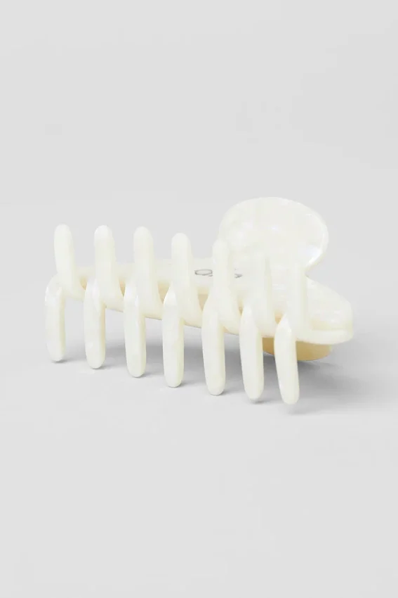 Spinka typu „claw” w stylu lat 90. – White Pearl