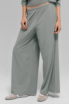 Spodnie Breezy z szerokimi nogawkami (krój regular) – Lunar Grey