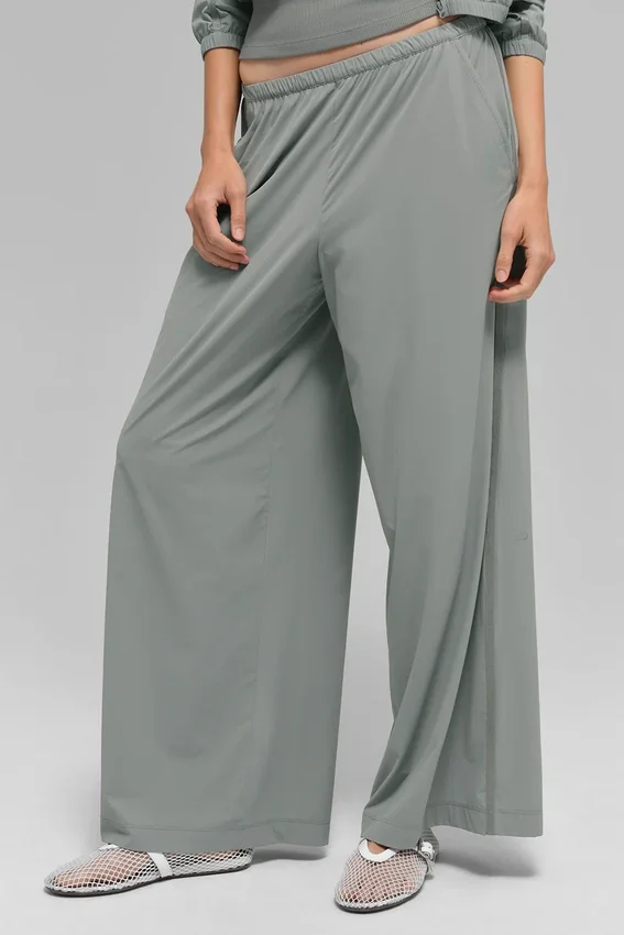 Spodnie Breezy z szerokimi nogawkami (krój regular) – Lunar Grey