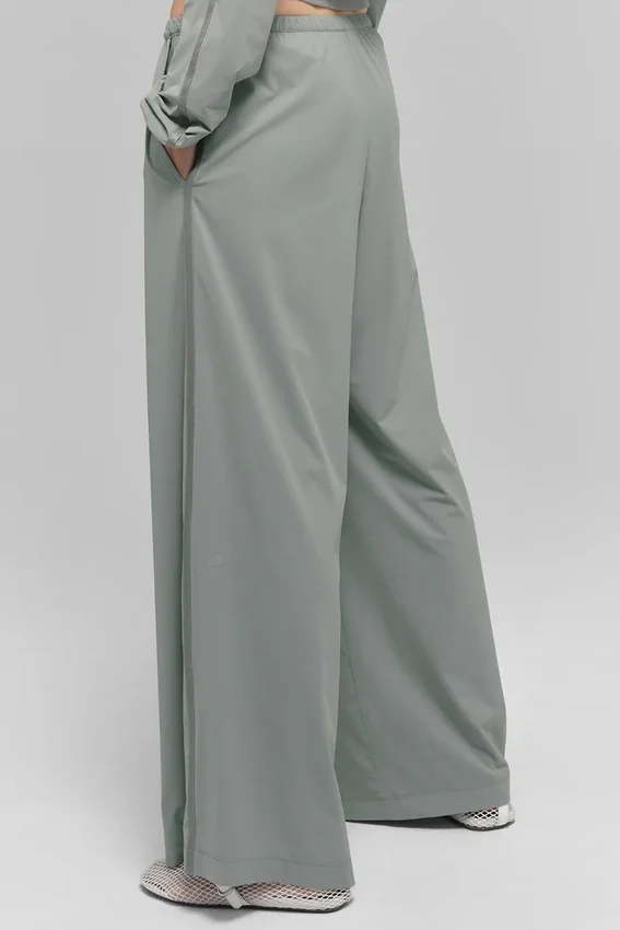 Spodnie Breezy z szerokimi nogawkami (krój regular) – Lunar Grey