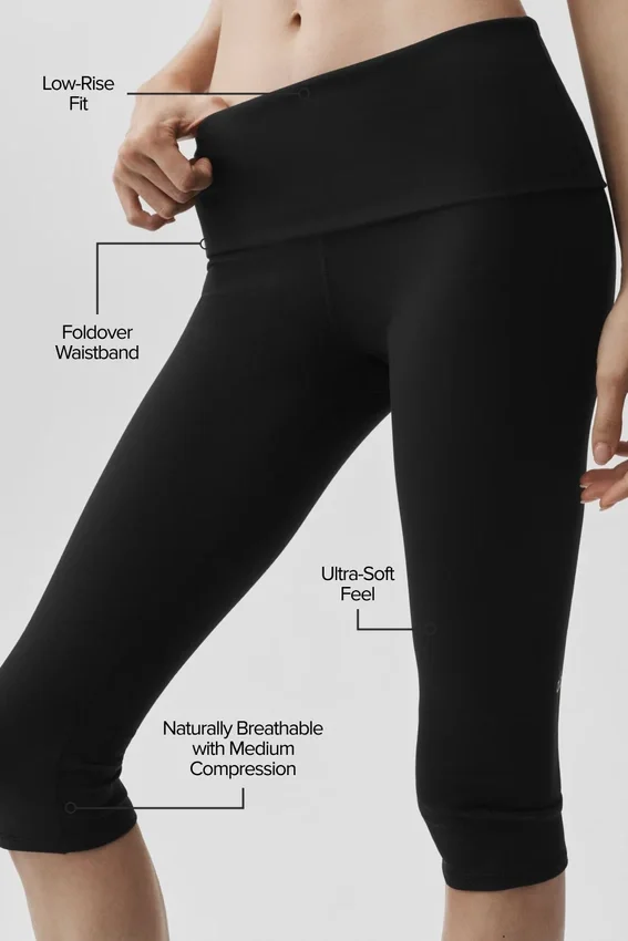 Spodnie capri Alo Softsculpt z niskim stanem i podwiniętym dołem – czarne