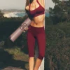 Spodnie capri Alo Softsculpt z niskim stanem i podwiniętym pasem – kolor Summer Romance Red