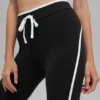 Spodnie capri High-Waist Airbrush z krojem Race Pace – czarne/białe