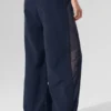 Spodnie dresowe High-Waist z szerokimi nogawkami – granatowo-czarne