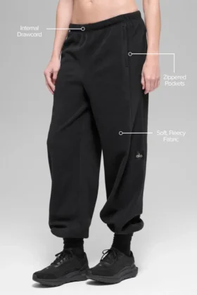 Spodnie dresowe z polaru High-Waist „Retreat” – czarne