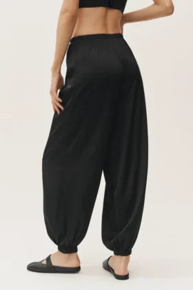 Spodnie High-Waist „Radiance” z mieszanki jedwabiu – czarne