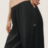 Spodnie High-Waist „Radiance” z mieszanki jedwabiu – czarne