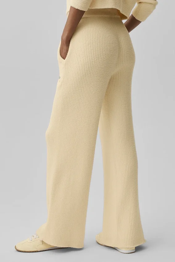 Spodnie High-Waist z szerokimi nogawkami „Snuggle up Sweater” – kolor Candlelight Yellow