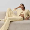 Spodnie High-Waist z szerokimi nogawkami „Snuggle up Sweater” – kolor Candlelight Yellow