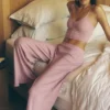 Spodnie proste Dreamlight o średnim stanie – różowe w stylu vintage