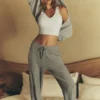 Spodnie „Winter Bliss” z dzianiny warkoczowej – kolor Athletic Heather Grey