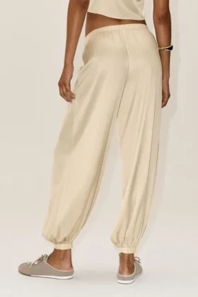 Spodnie z mieszanki jedwabiu z High-Waist – Sandy Beige