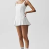 Sukienka tenisowa Alo Softsculpt Topspin – biała