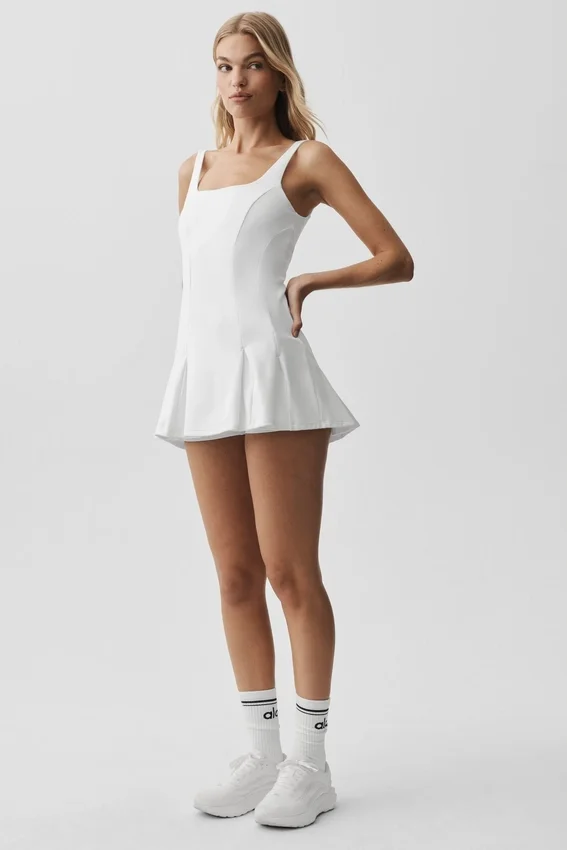 Sukienka tenisowa Alo Softsculpt Topspin – biała