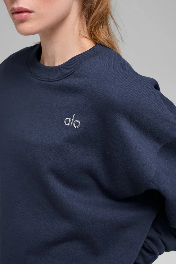 Swetr Accolade z okrągłym dekoltem – granatowy