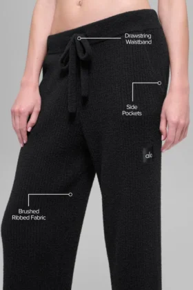 Swetr „Snuggle Up” i High-Waist spodnie z szerokimi nogawkami – Czarne