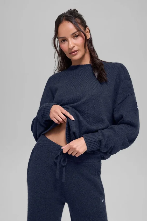 Swetr unisex z wełny i kaszmiru z serii New Class z okrągłym dekoltem – granatowy