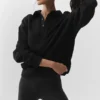 Swetr z długim rękawem Take It Easy w stylu Henley – czarna