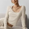 Swetr z dzianiny Unwind z długim rękawem – owsiano-melanżowy