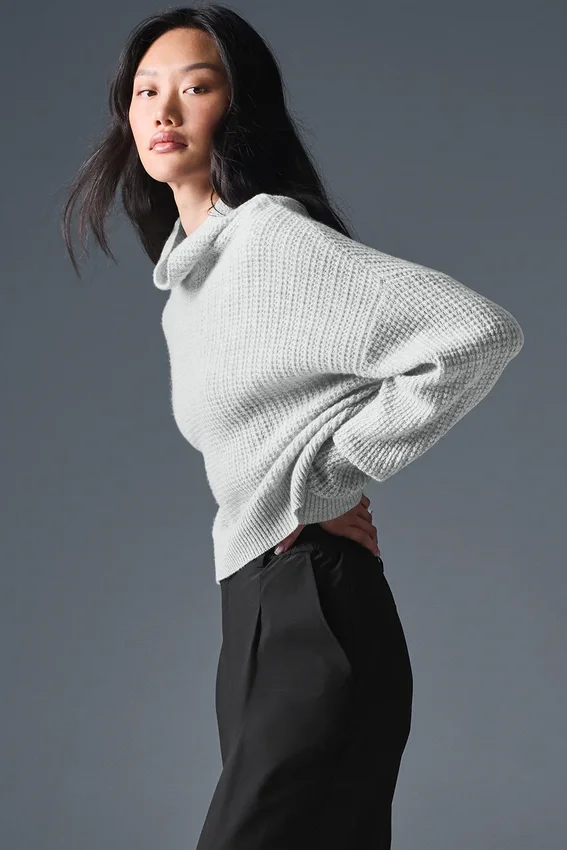 Swetr z golfem z miękkiego kaszmiru o splocie waflowym – kolor Athletic Heather Grey