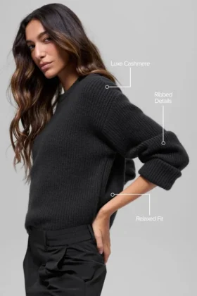 Swetr z prążkowanym dekoltem typu crew neck z wełny i kaszmiru – czarny