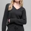 Swetr z wełny i kaszmiru z serii New Class z dekoltem w serek w stylu oversize – czarny