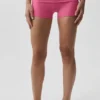 Szorty Alo Softsculpt z podwiniętym paskiem, niski stan, 3" – kolor Paradise Pink