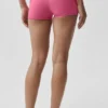 Szorty Alo Softsculpt z podwiniętym paskiem, niski stan, 3" – kolor Paradise Pink