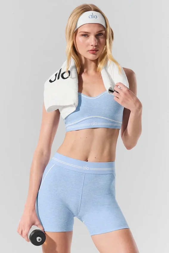 Szorty High-Waist Alosoft z motywem serca, długość nogawki 4” – kolor: niebieski melanżowy z muszelkami/biały
