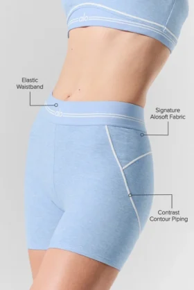 Szorty High-Waist Alosoft z motywem serca, długość nogawki 4” – kolor: niebieski melanżowy z muszelkami/biały