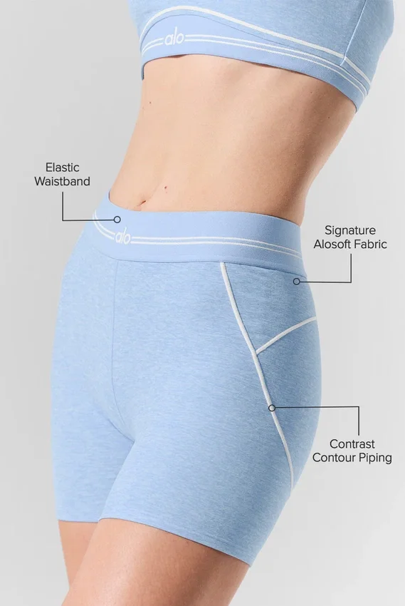 Szorty High-Waist Alosoft z motywem serca, długość nogawki 4” – kolor: niebieski melanżowy z muszelkami/biały