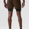 Szorty sportowe Conquer React 2 w 1 – kolor espresso/czarny