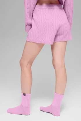 Szorty „Winter Bliss” z dzianiny typu cable knit – kolor Candy Heart Pink