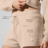 Szorty z kaszmiru High-Waist z pluszową fakturą waflową – Macadamia Blush
