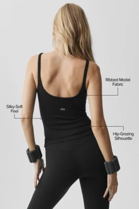 Top na ramiączkach „Adore” z prążkowanego materiału – czarna
