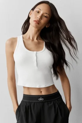 Top na ramiączkach z modalu w stylu Henley z prążkowanym materiałem – biała